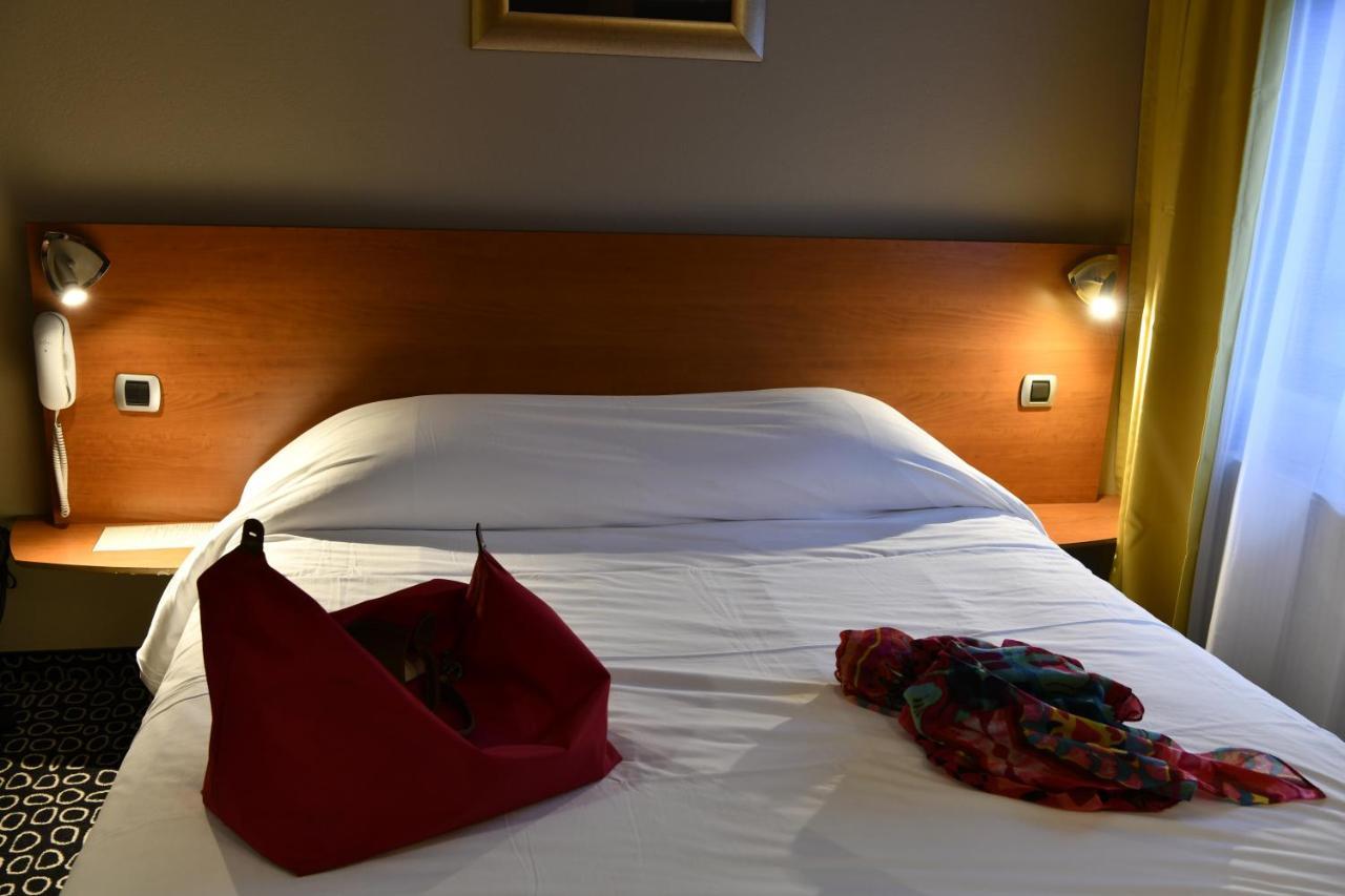 In Situ Hotel Валансьен Экстерьер фото